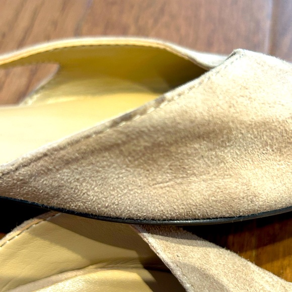 ANN TAYLOR s9 pointy toe cap flats-So cute! Leather/suede Sml marks c last pics - Picture 7 of 8